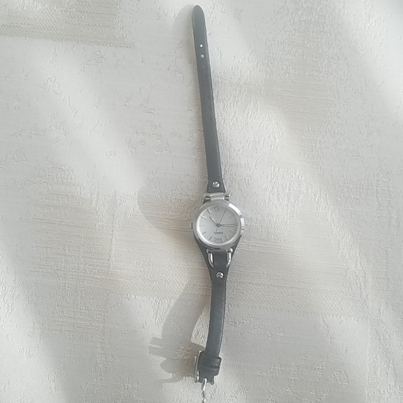 Fossil ladies watch - Picture 1 of 3